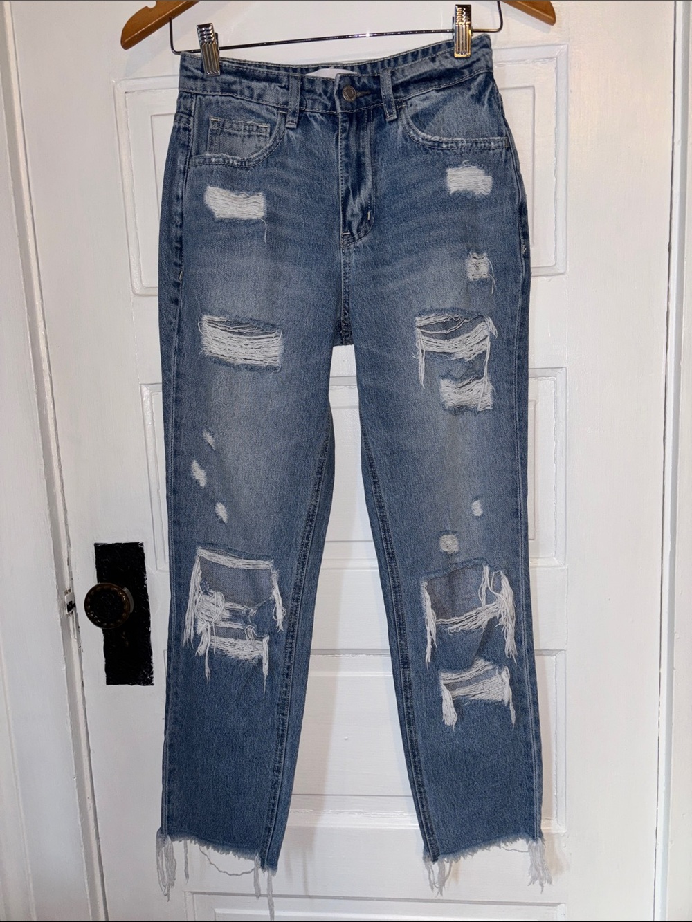 VERVET DISTRESSED MID RISE STRAIGHT LEG JEANS